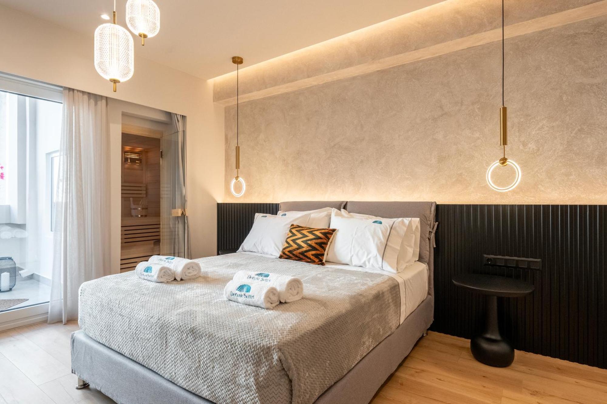 Derouse Eva Suite Jacuzzi & Sauna เอเธนส์ ภายนอก รูปภาพ